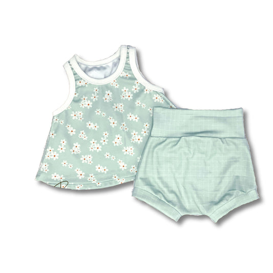 Cute daisy print tank twirl top with white daisies.  Matching short bummies.